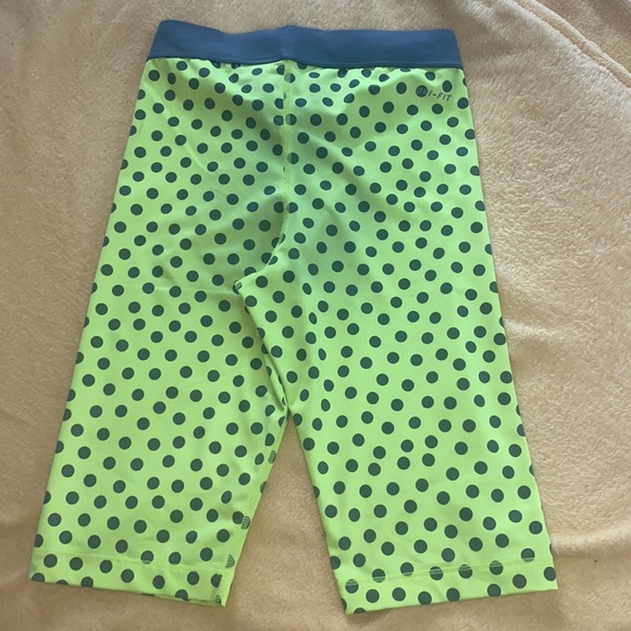 Nike Compression Shorts - Picture 3 of 3